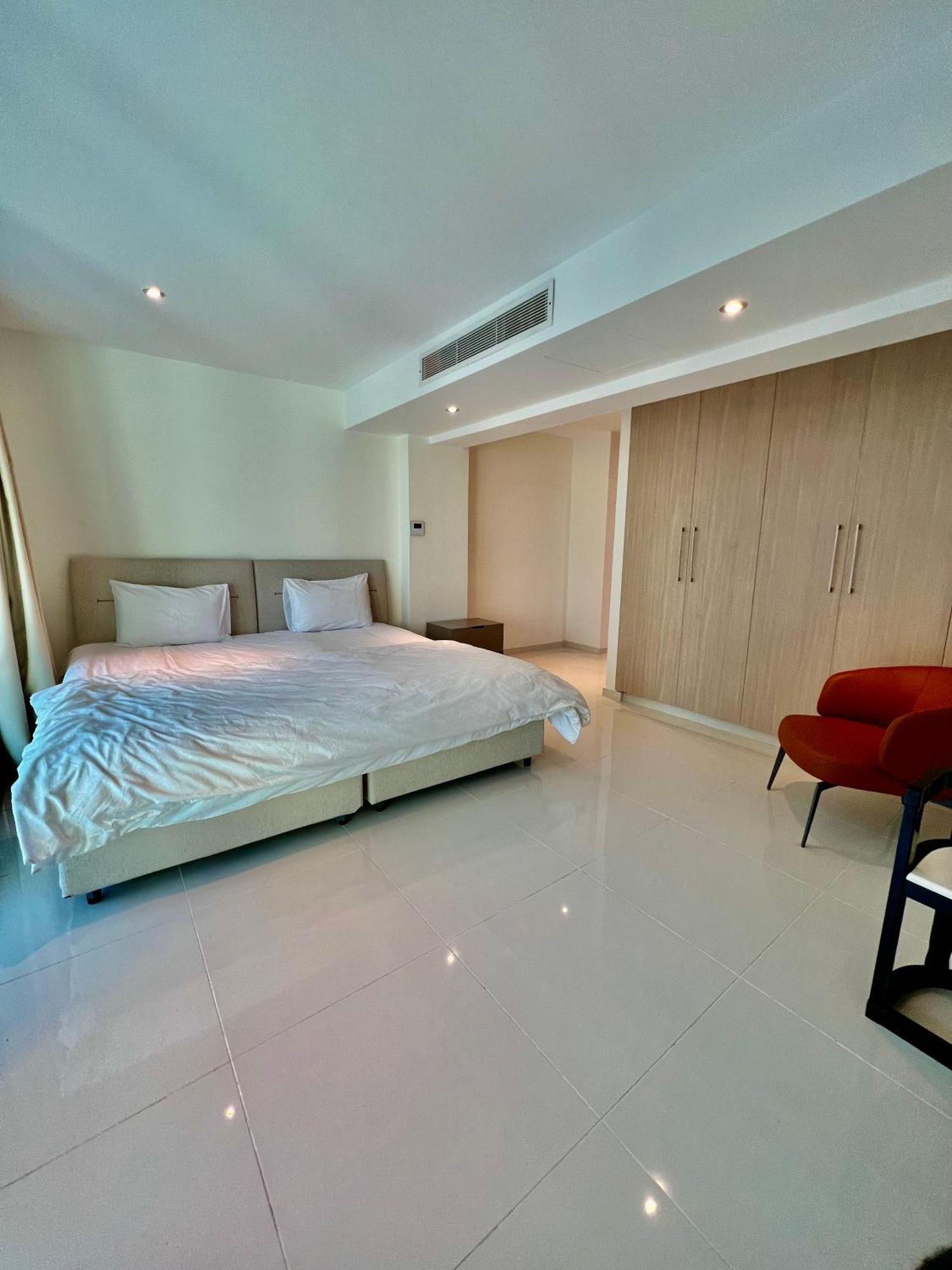 Aphrodite Plaza Larnaca Ruang foto