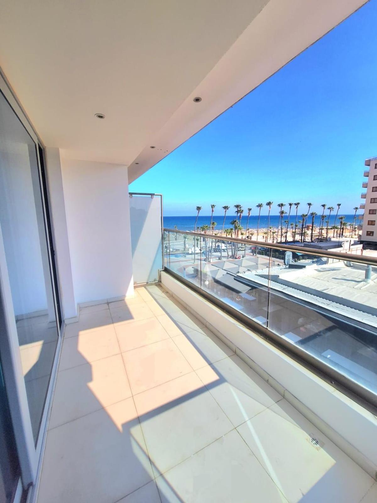 Aphrodite Plaza Larnaca Bagian luar foto